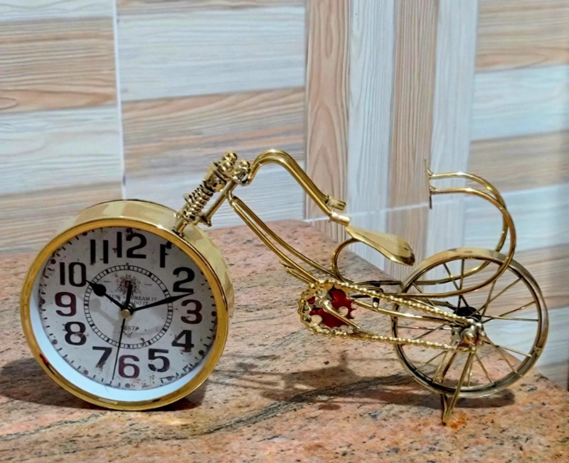 Vintage style bicycle clock